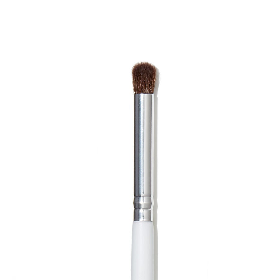 eye-crease-brush-z8 1823_EyeCreaseBrush_Macro.jpg