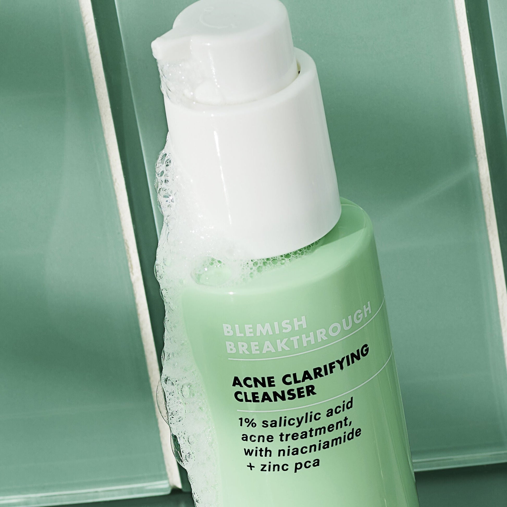 blemish-breakthrough-acne-clarifying-cleanser-v2 02_021622_SL_BT_Cleanser_Back_Lighter_0129_FStack_FINAL_IGF_V2_eb5b7c7b-2de7-4b4a-8d54-43ee3b07523f.jpg