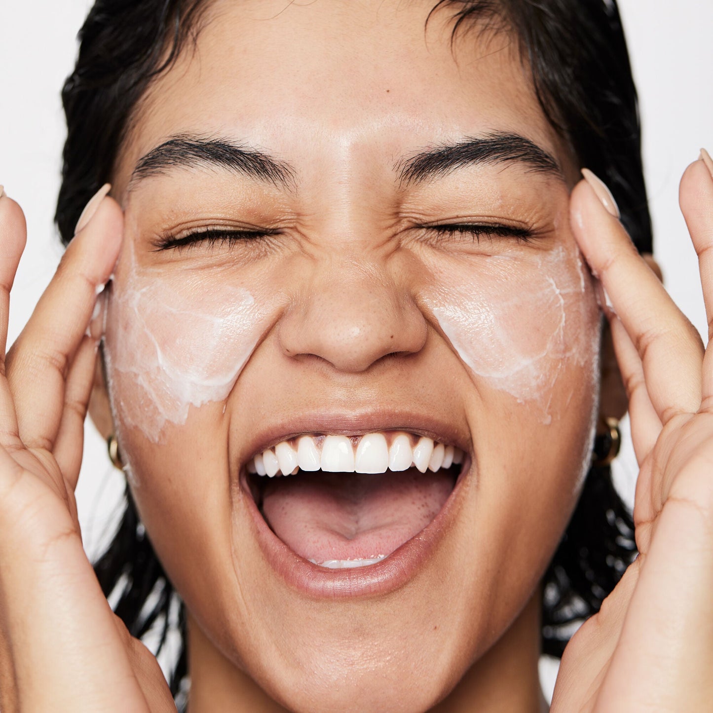 pure-skin-moisturizer-v8 040822_Model_Pure-Moisturizer_200_RT2-V1_RGB040822_Model_Pure-Moisturizer_200_RT2-V1_V1_IGF.jpg