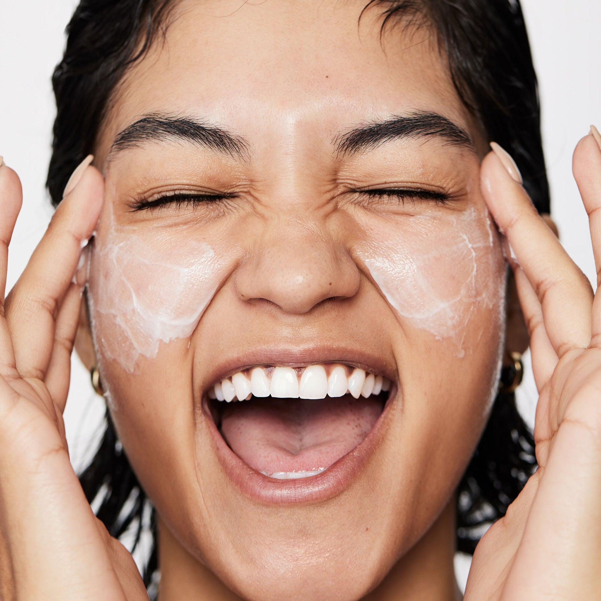 pure-skin-moisturizer-v8 040822_Model_Pure-Moisturizer_200_RT2-V1_RGB040822_Model_Pure-Moisturizer_200_RT2-V1_V1_IGF.jpg