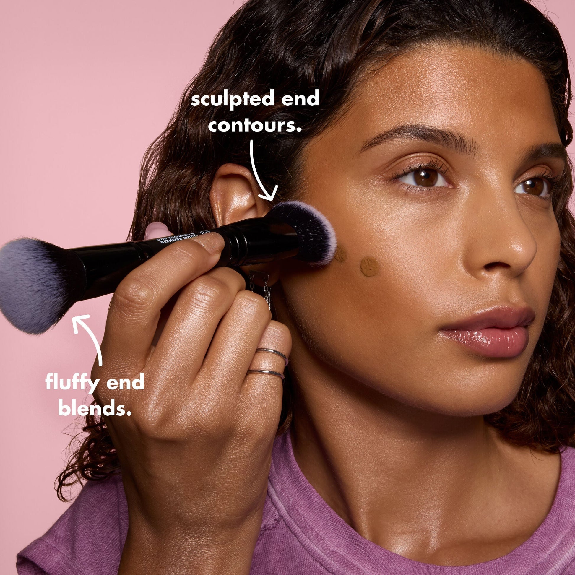 liquid-bronzer-and-contour-duo-brush-r3 0426_EDU_LiquidBronzer_ContourDuoBrush_BenefitModel.jpg