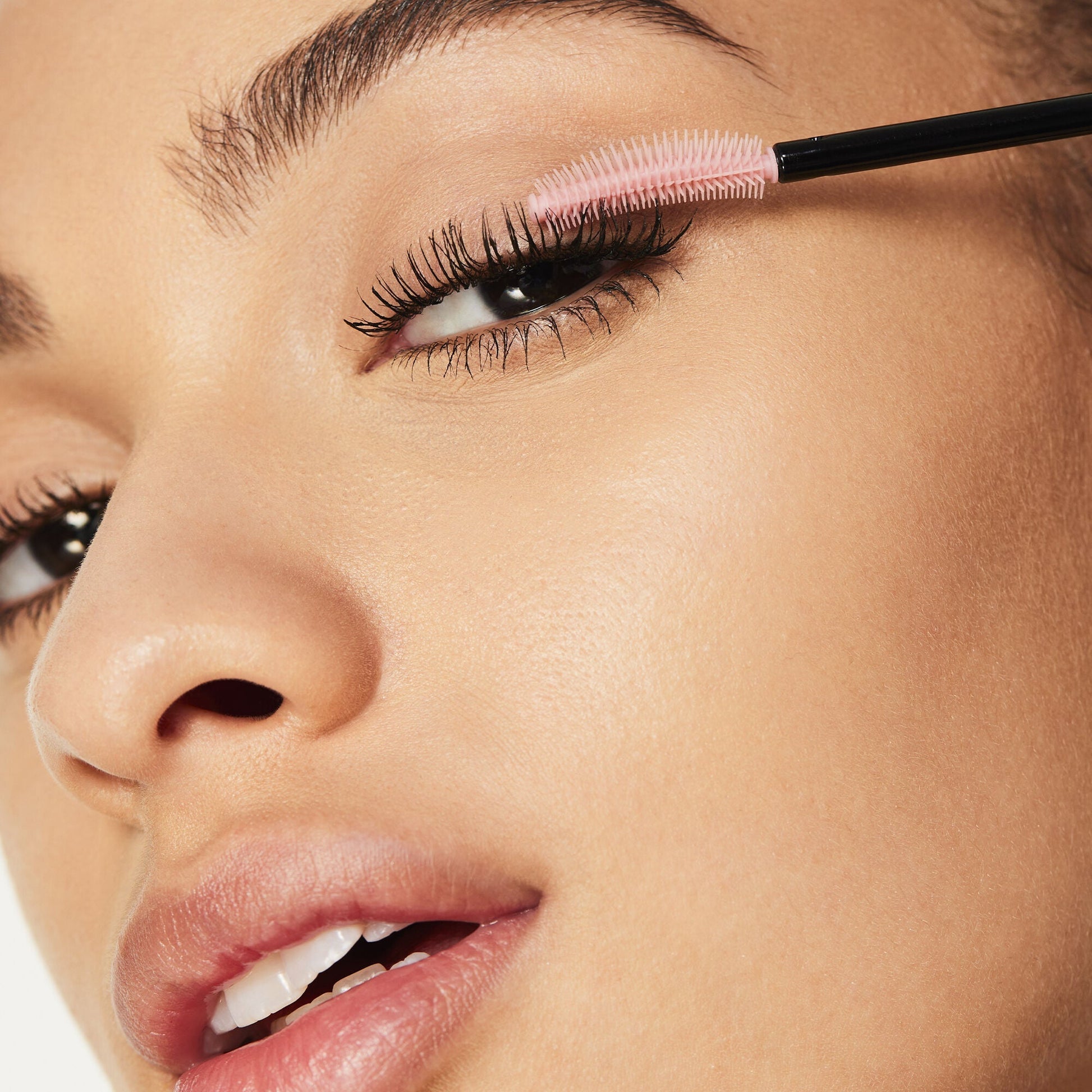 lash-n-roll-mascara-n5 052322_Adriana_LashRoll-After-Black_069_IGF_V2.jpg