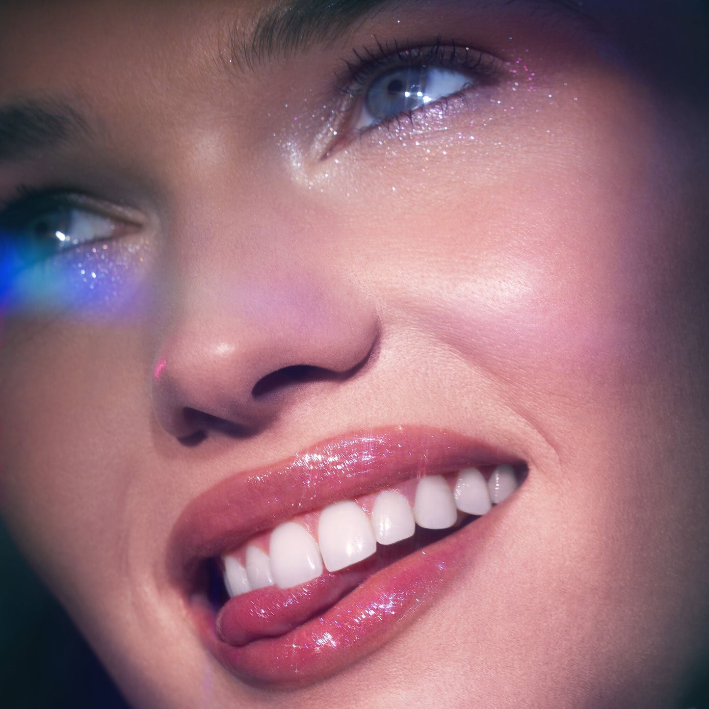 glow-reviver-lip-oil-glimmer-p4 053124_Lily_LipOil_OFace_FineAsFleck_0315_v4_RGB_IGF.jpg
