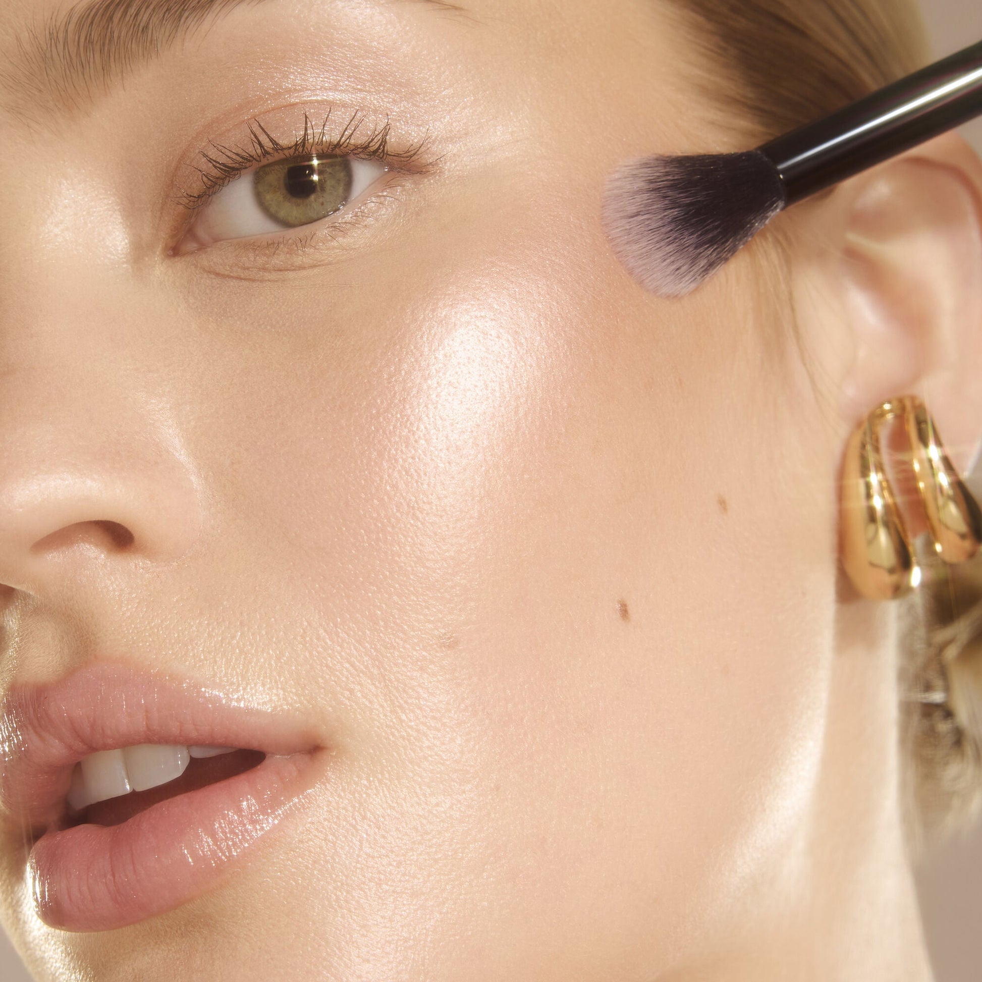 high-points-highlighter-brush-y4 060325_Genevieve_HGPH_Brush_2467_v2_RGB_IGF.jpg