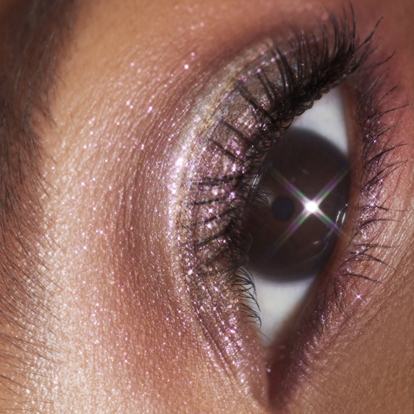 duochrome-liquid-eyeshadow-b1 061223_Chi_SparkPink_0023_FINAL_RGB_IGF.jpg