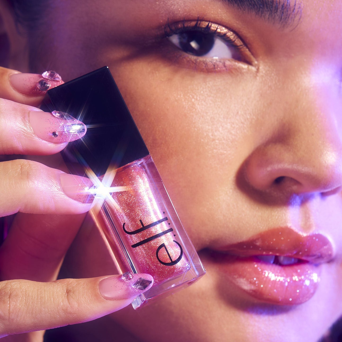 glow-reviver-plumping-lip-oil-r0 072225_Breanna_LipPlump_0391_2000x2000_0613e084-a418-44f9-b40d-c461b7a4b6db.jpg