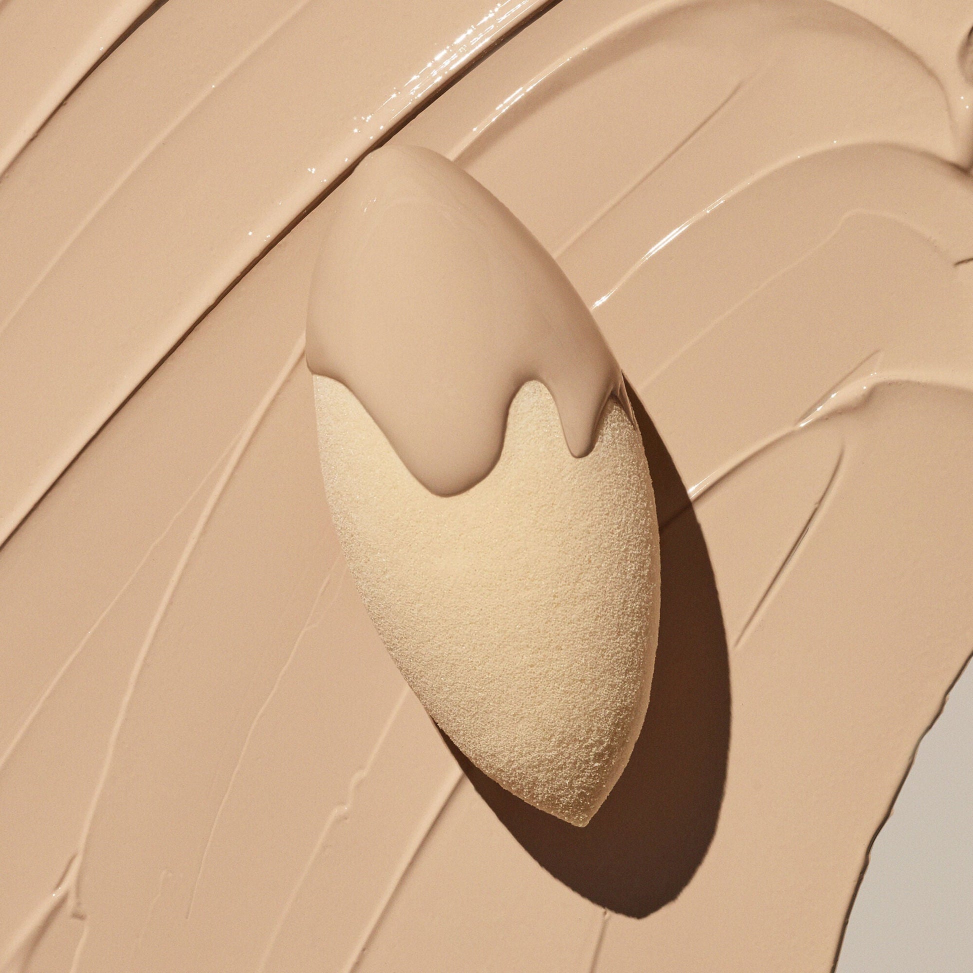 camo-concealer-sponge-i9 07312020_CamoSponge_009_IGF.jpg