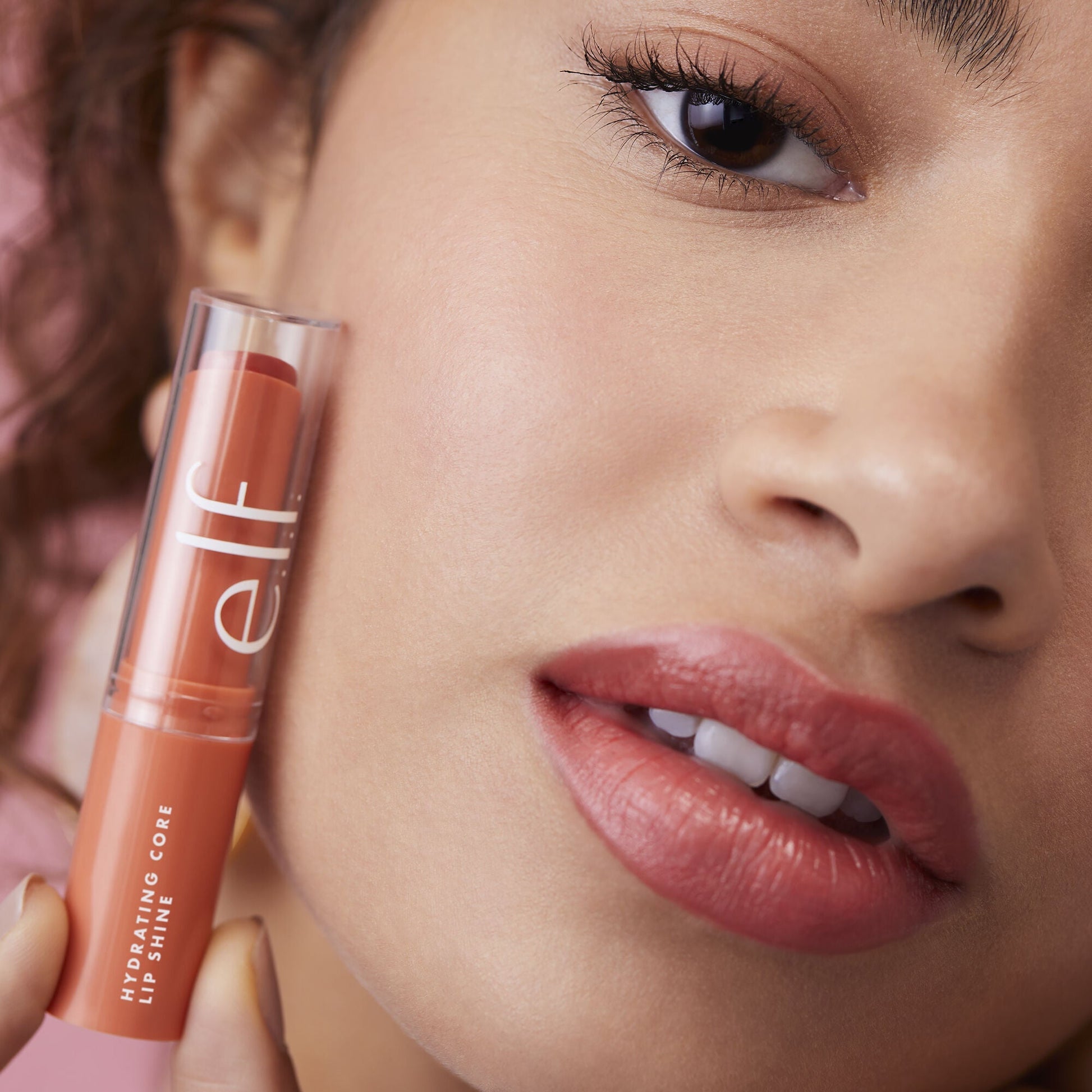 hydrating-core-lip-shine-e5 08112020_Alyssa_AmpItUp-0157_IGF_0dcd7b08-d8a1-41c3-a293-6fb7fa4ca7dd.jpg
