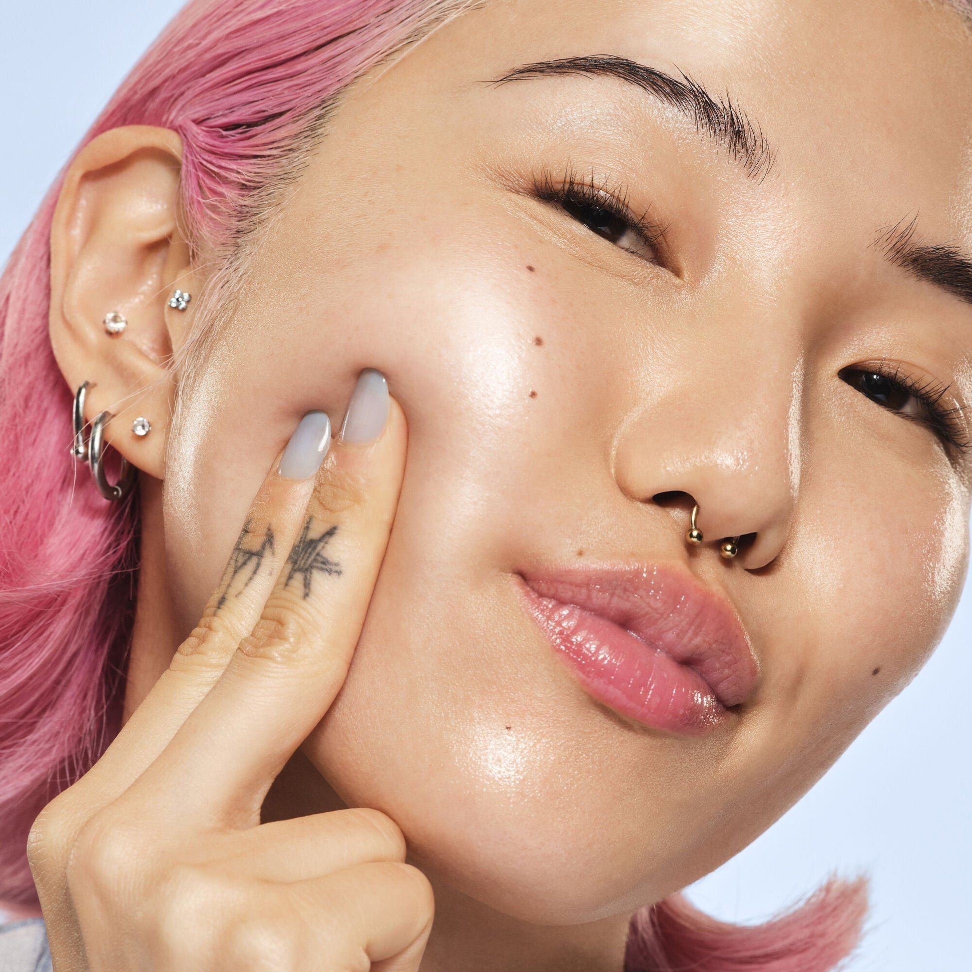 glass-slick-serum-stick-a0 102225_SKIN_Michelle_Editorial_015_w4QC_RGB_IGF_42f2efa3-c76d-440b-9883-58026346f35b.jpg