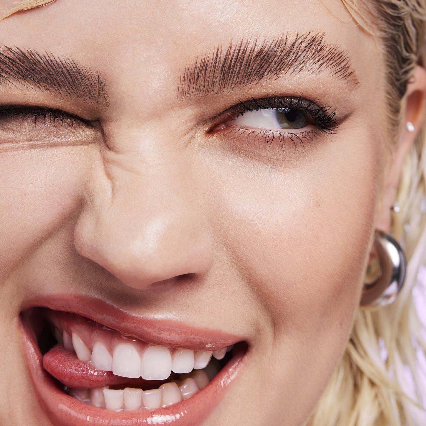 brow-laminating-gel-h0 110923_Genevieve_BrowGel_App-Vibe_6982_RGB_IGF.jpg