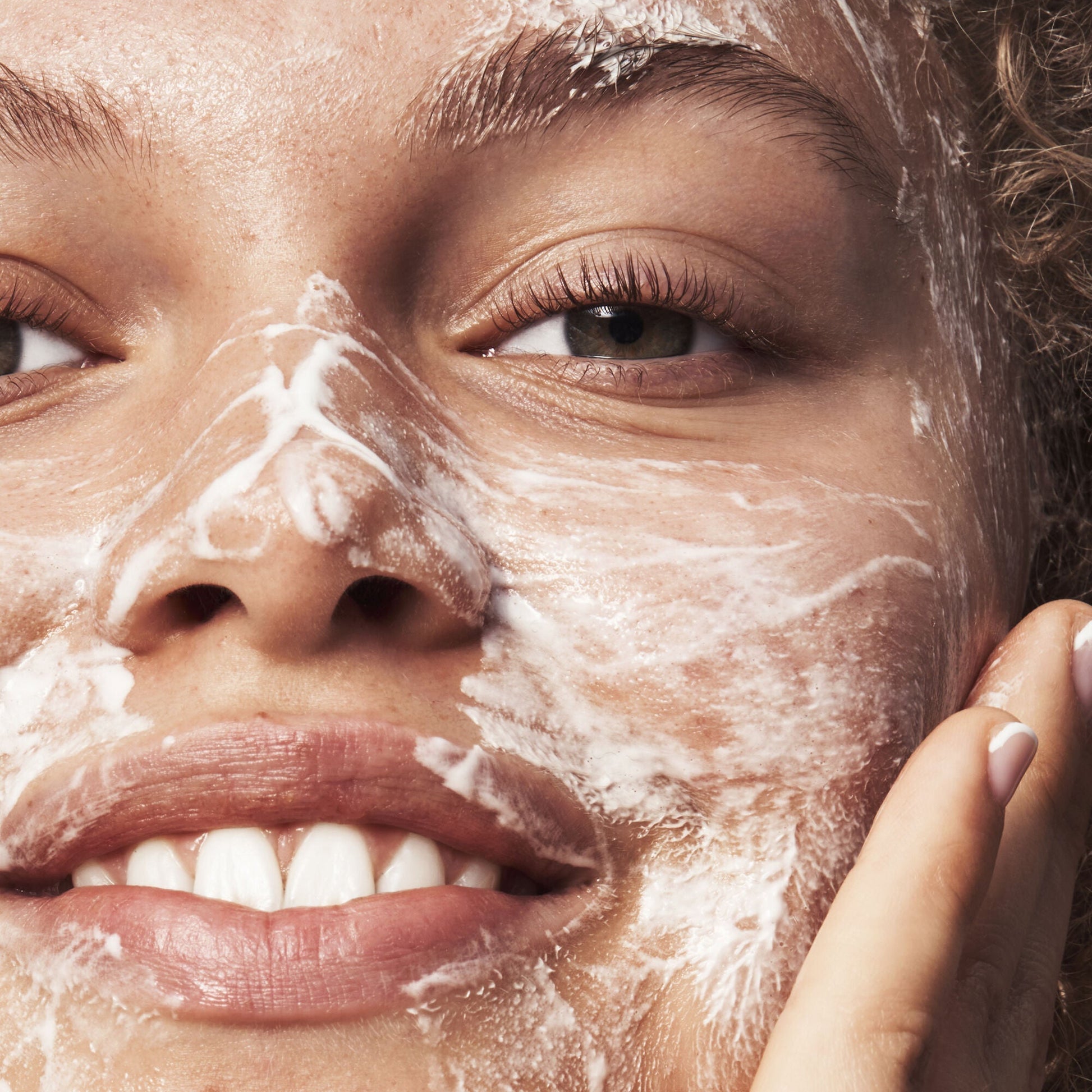 blemish-breakthrough-acne-clarifying-cleanser-v2 121321_Marley-Acne-Regimen_0117_FINAL_IGF.jpg