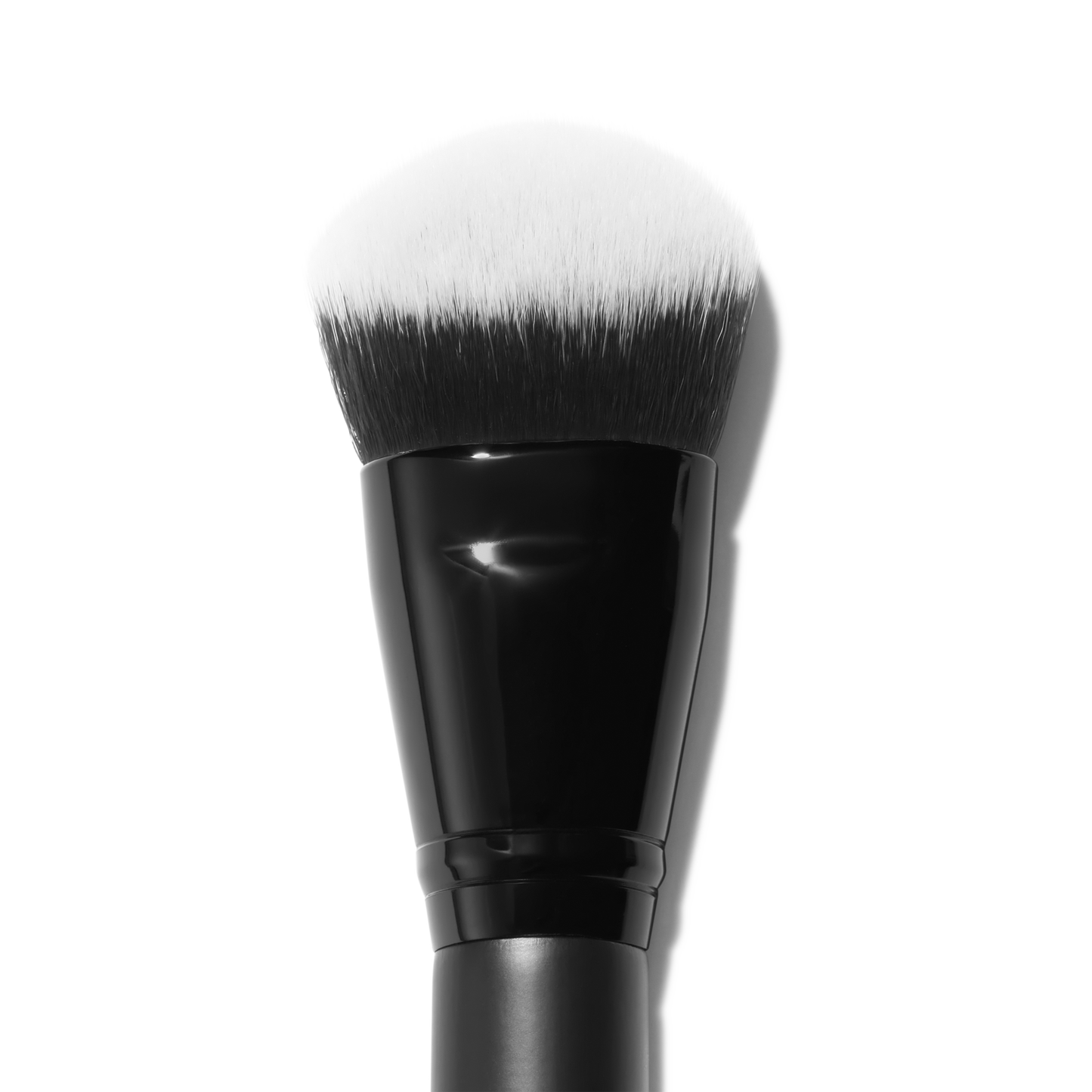smooth-swipe-foundation-brush-q0 81456_Detail_R.png