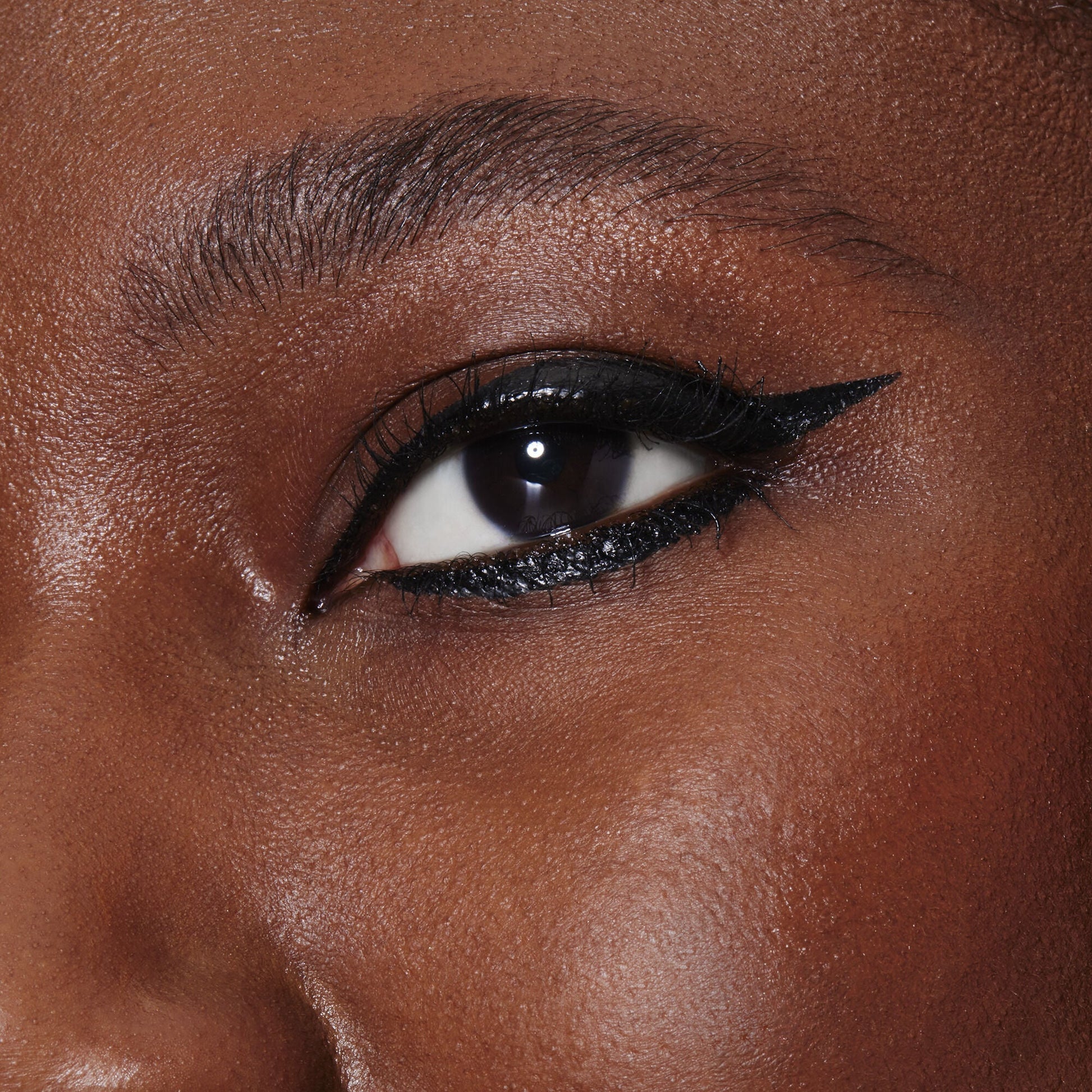 h2o-proof-inkwell-eyeliner-m4 82969_DJ_H20_PROOF_INKWELL_EYELINER_MACRO.jpg