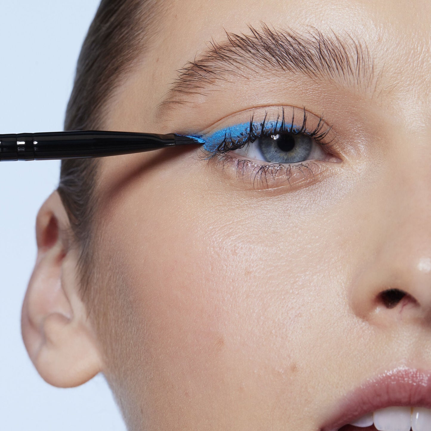 wing-it-liner-brush-p4 84091_Winged_Eyeliner_Brushy.jpg